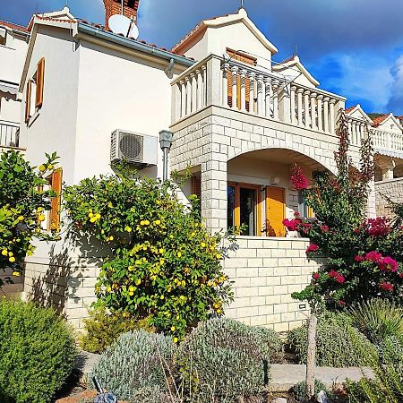 Apartments Benika Bol Exterior foto