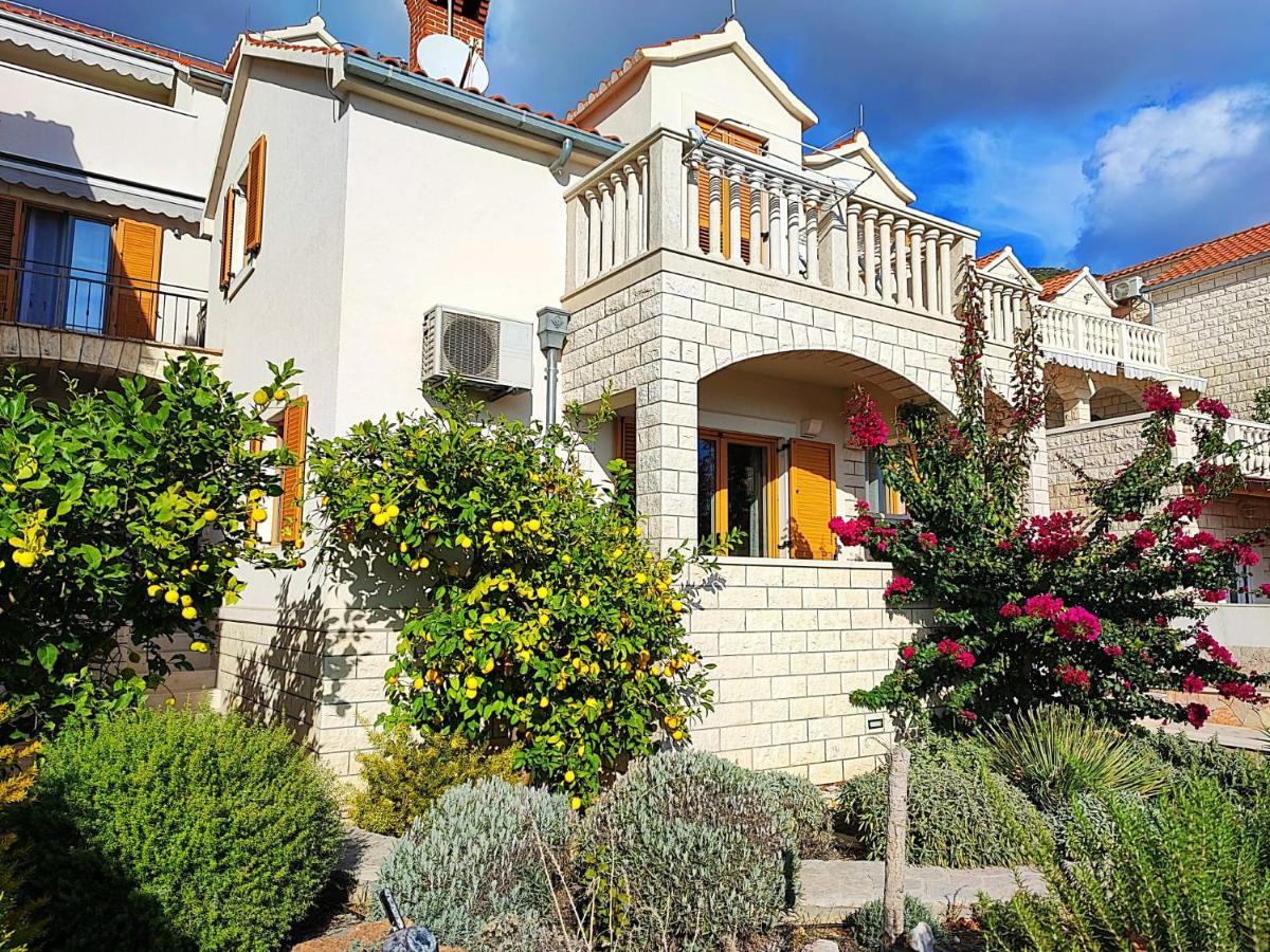 Apartments Benika Bol Exterior foto