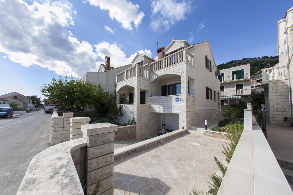 Apartments Benika Bol Exterior foto