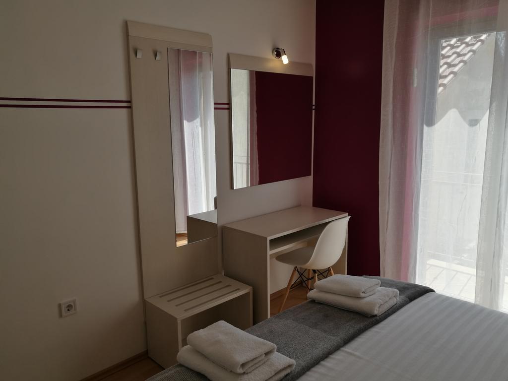 Apartments Benika Bol Exterior foto