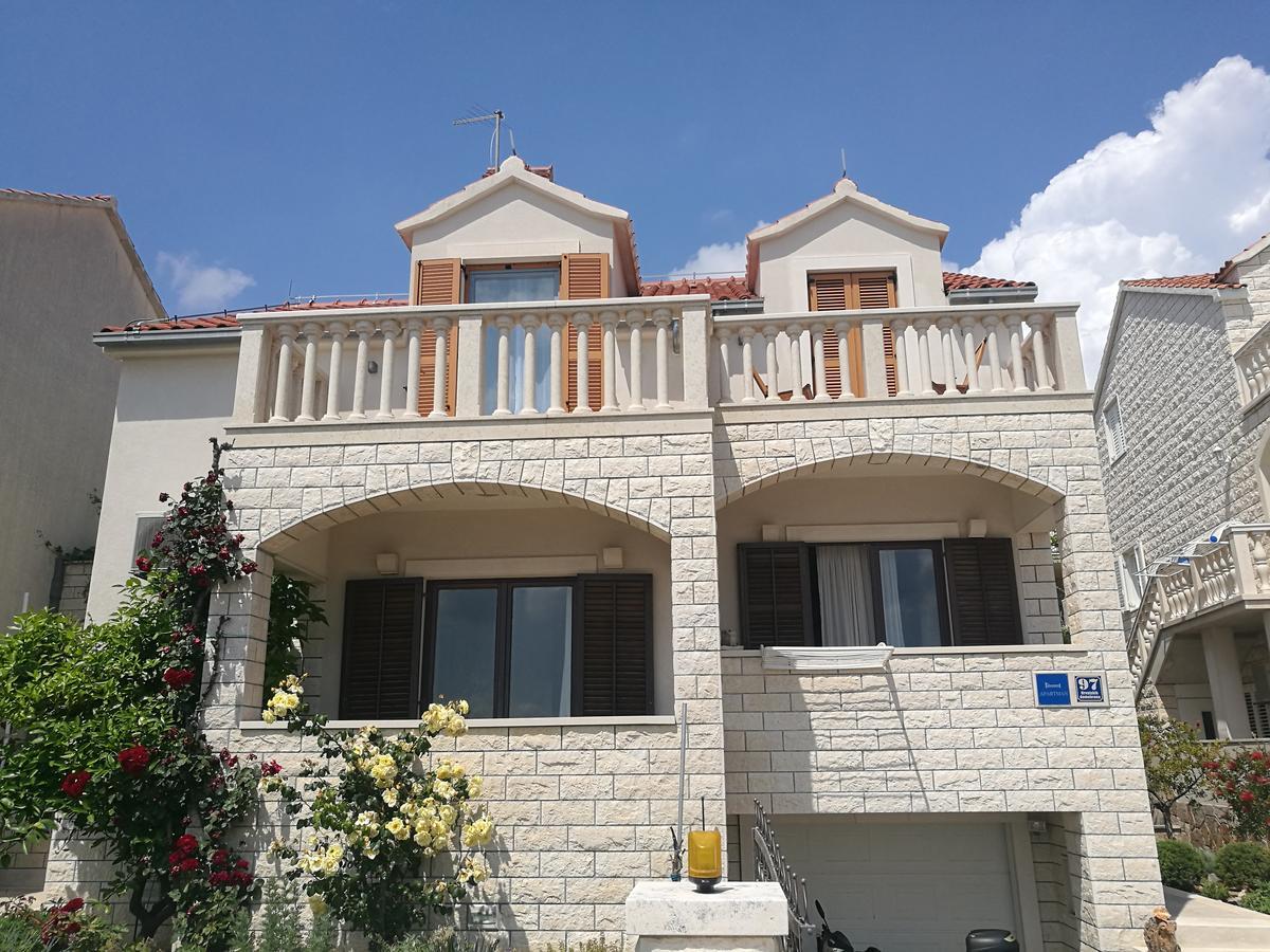 Apartments Benika Bol Exterior foto