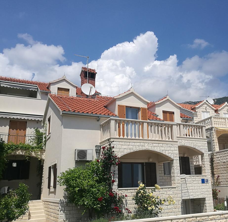 Apartments Benika Bol Exterior foto